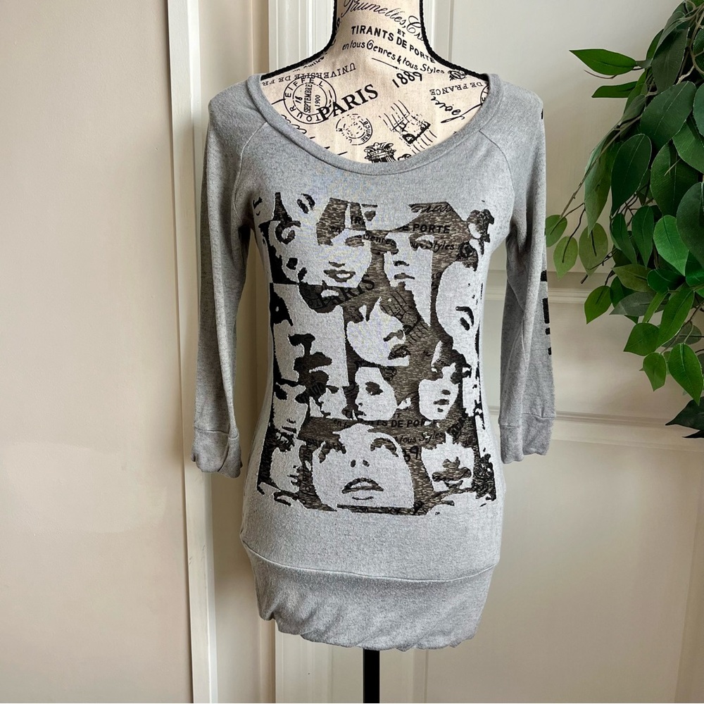 Manifesto Forever Graphic Faces Print Top Gray Sz M